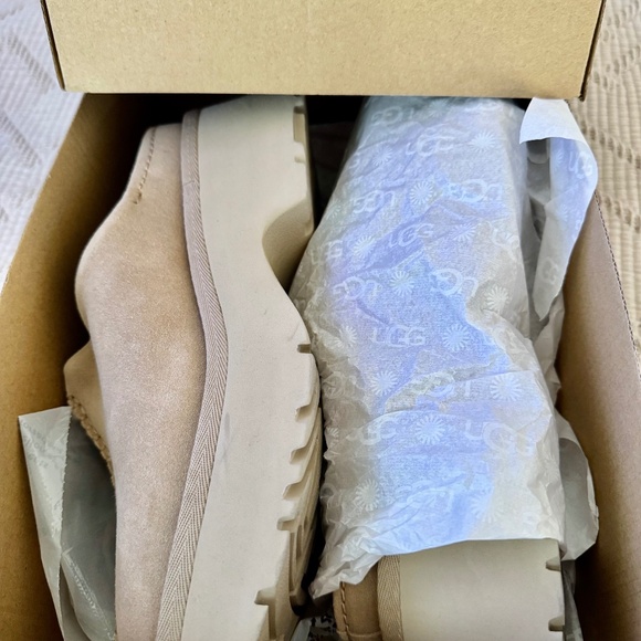 Ugg New Heights Clog - Picture 1 of 7